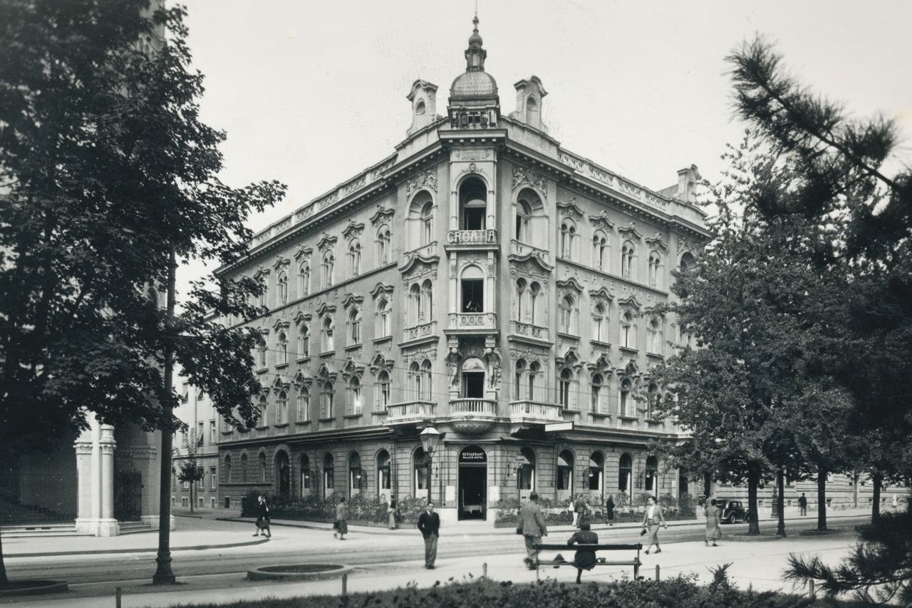 Hotel 'Palace', pogled s trga Josipa Juaraja Strossmayera, oko 1935.-1940. godine